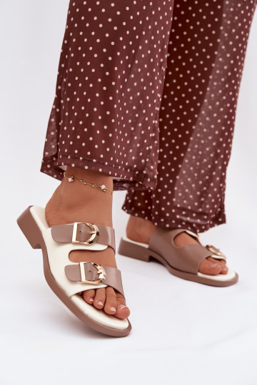 Infradito da donna color oro con fibbie color sabbia 2