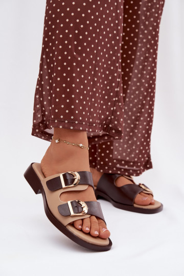 Infradito da donna color oro con fibbie color sabbia-marrone 2