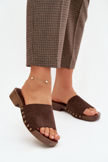 Pantofole da donna con tacchi larghi Ze colore doratomi Borchie CzekoladoAe Girella 2