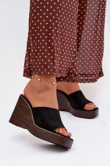 Pantofole da donna Su un cuneo colore nero Ravelia 2