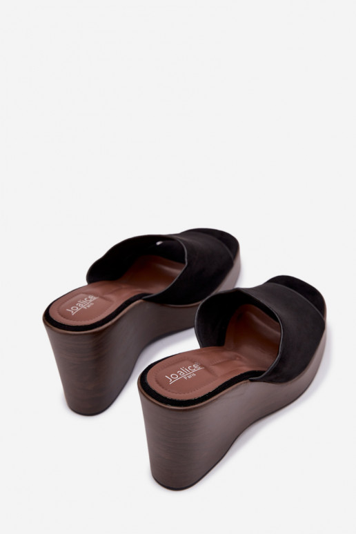 Pantofole da donna Su un cuneo colore nero Ravelia