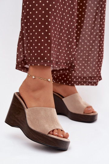 Pantofole da donna Su un cuneo beige Ravelia