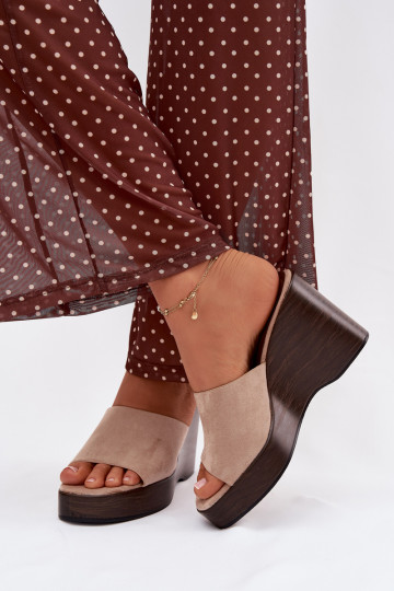 Pantofole da donna Su un cuneo beige Ravelia 2