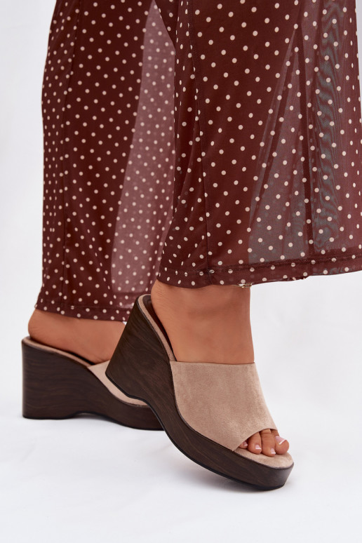 Pantofole da donna Su un cuneo beige Ravelia