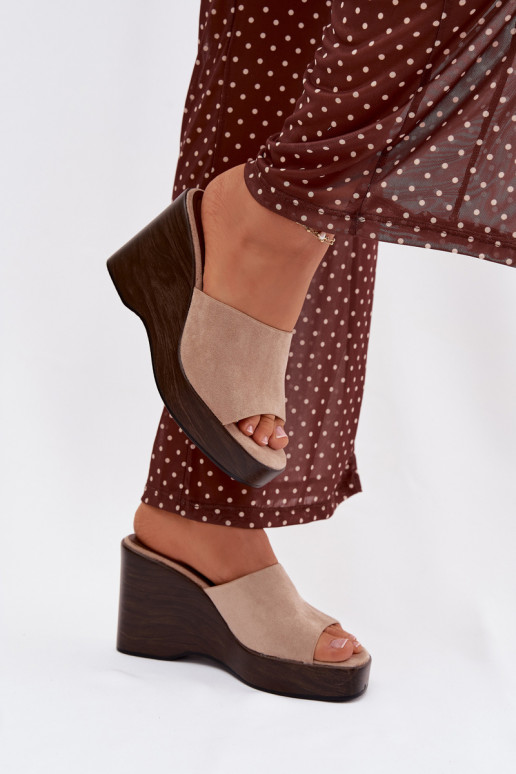 Pantofole da donna Su un cuneo beige Ravelia