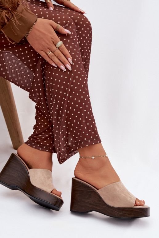 Pantofole da donna Su un cuneo beige Ravelia