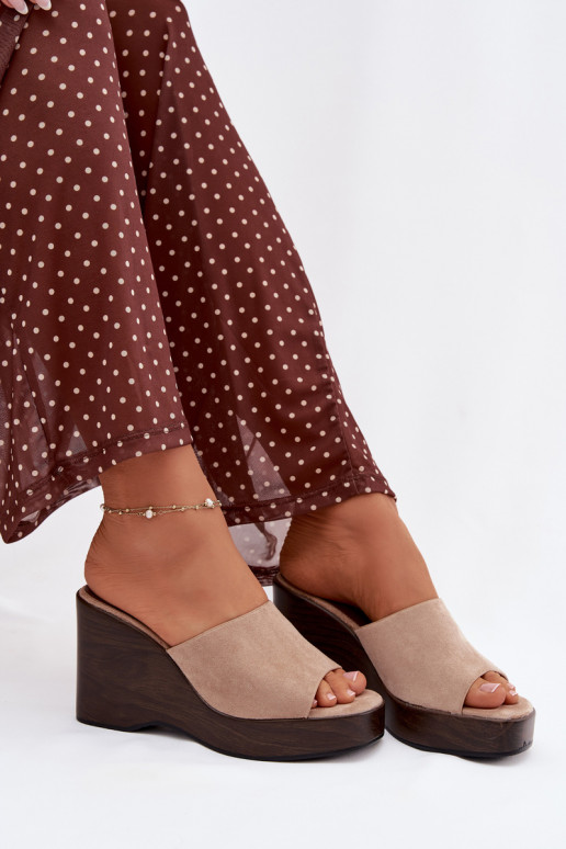 Pantofole da donna Su un cuneo beige Ravelia