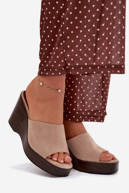 Pantofole da donna Su un cuneo beige Ravelia