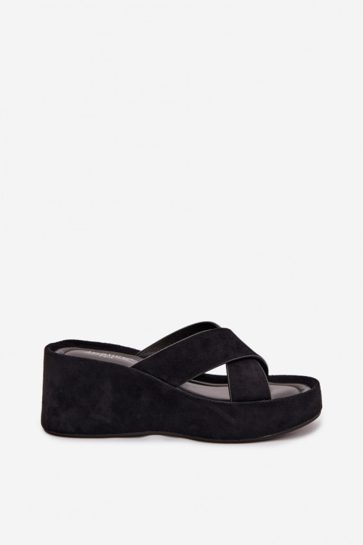 Pantofole da donna Su un cuneoin ecopelle scamosciatau colore nero Calorine