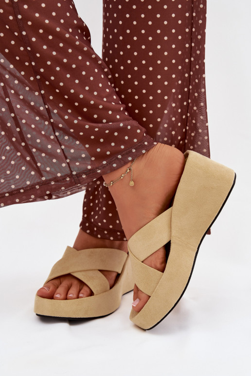 Pantofole da donna Su un cuneoin ecopelle scamosciatau colore giallo Calorine