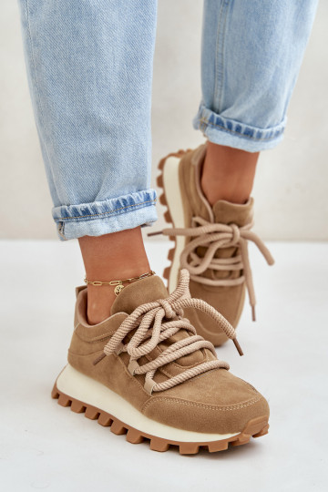 scarpe da ginnastica Scarpe modello sneakers con una piattaformain ecopelle scamosciatau colore marrone Riadella