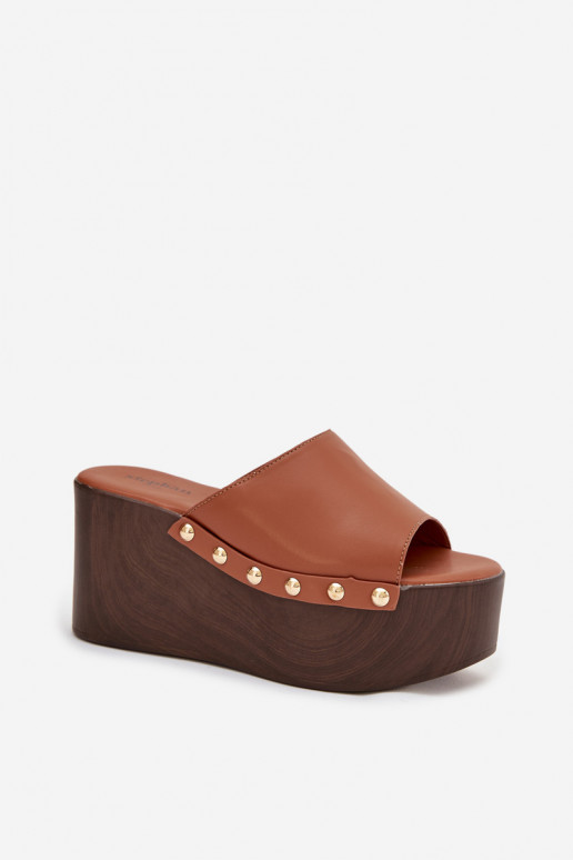 Pantofole da donna Su un cuneo con rivetti colore marrone Devereline