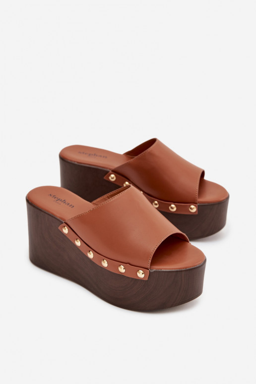 Pantofole da donna Su un cuneo con rivetti colore marrone Devereline