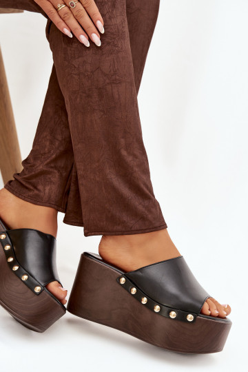 Infradito da donna con piattaforma e borchie nere Taireline