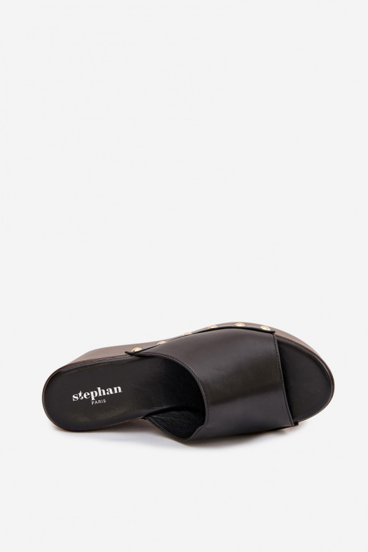 Infradito da donna con piattaforma e borchie nere Taireline