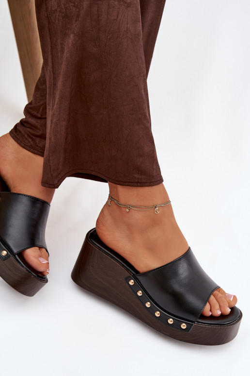 Infradito da donna con piattaforma e borchie dorate nere Arionne