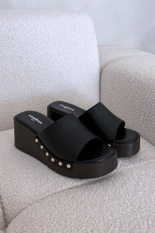 Infradito da donna con piattaforma e borchie dorate nere Arionne