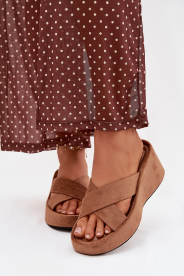 Ciabatte da donna in suede sintetico con plateau "Calorine" color marrone 2