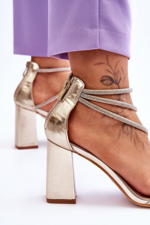 sandali alla moda con gli occhi scintillanti colore dorato Carma