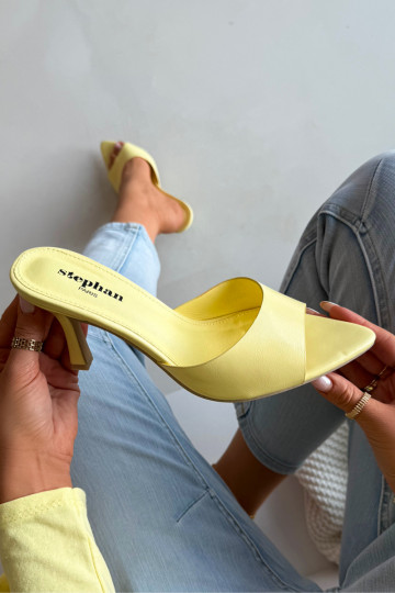 Pantofole da donna gialle verniciate con tacco Lirissa 2