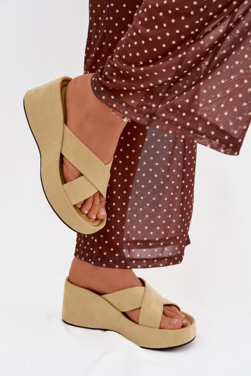 Ciabatte da donna in suede sintetico con plateau "Calorine" color giallo