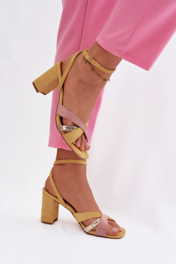 Sandali con tacco alto da donna con strisce in ecopelle scamosciataoAe colore giallo Karilora