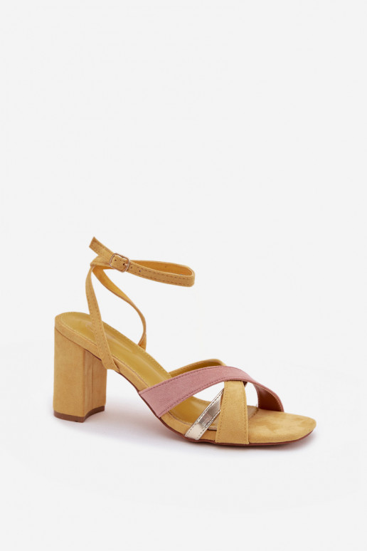 Sandali con tacco alto da donna con strisce in ecopelle scamosciataoAe colore giallo Karilora