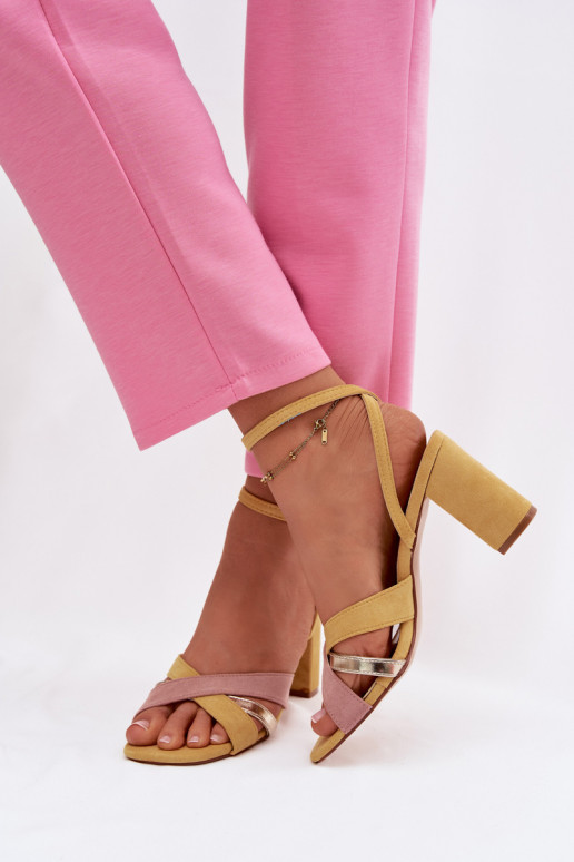 Sandali con tacco alto da donna con strisce in ecopelle scamosciataoAe colore giallo Karilora