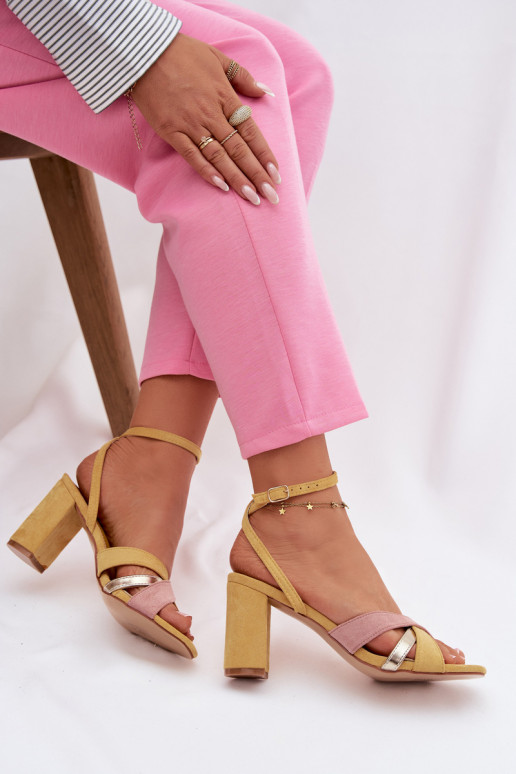 Sandali con tacco alto da donna con strisce in ecopelle scamosciataoAe colore giallo Karilora