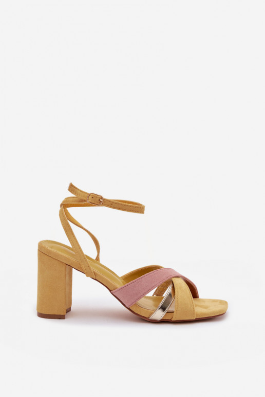 Sandali con tacco alto da donna con strisce in ecopelle scamosciataoAe colore giallo Karilora