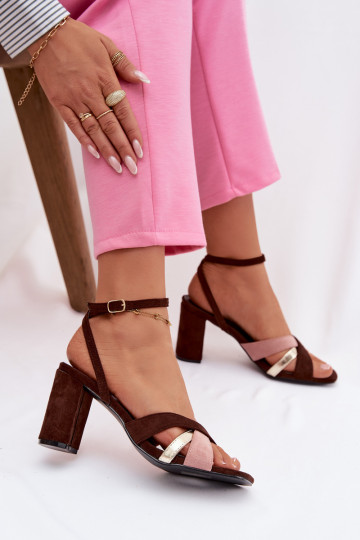 Sandali alti da donna con strisce in suede sintetico, color cioccolato Karilora