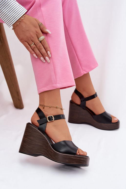 Sandali da donna Su un cuneo Eko Pelle colore nero Parilisse