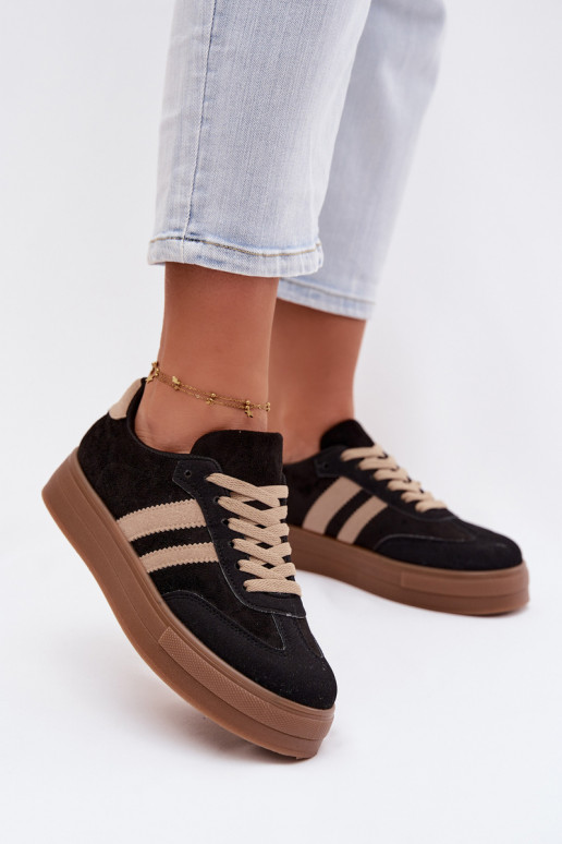 Scarpe modello sneakers Femminile con una piattaforma colore nero Giselia