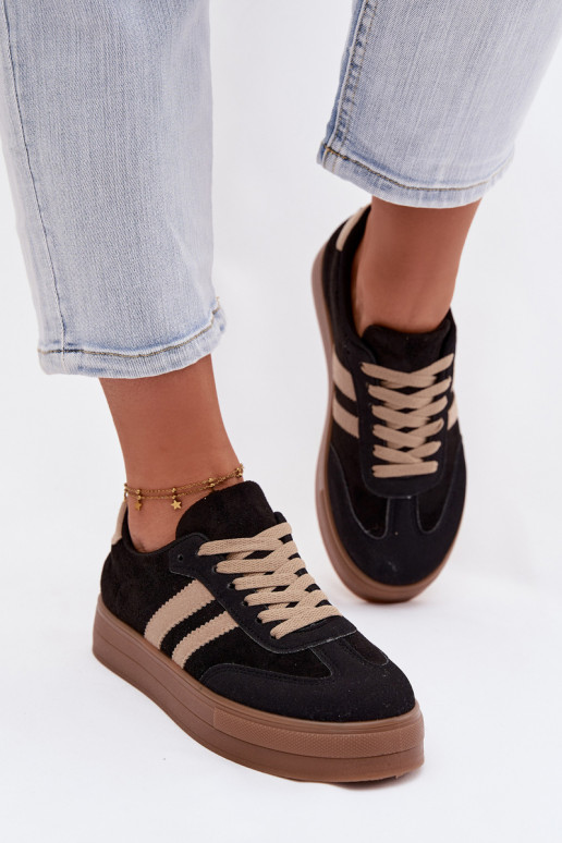 Scarpe modello sneakers Femminile con una piattaforma colore nero Giselia