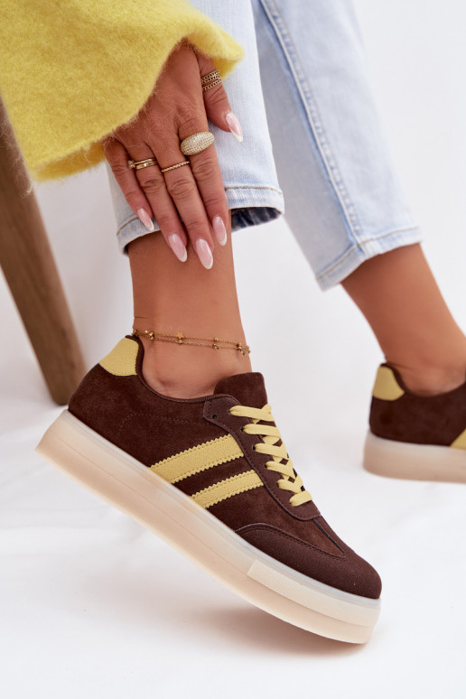 Scarpe modello sneakers Femminile con una piattaforma CzekoladoAe Giselia