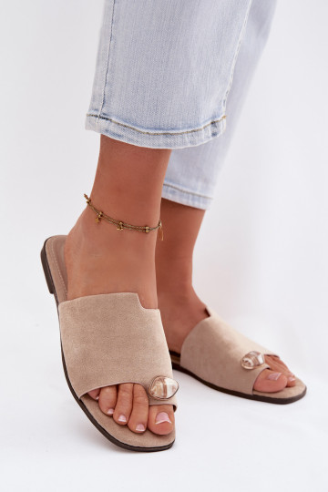 Pantofole basse da donna con dettagli decorativi in suede sintetico, color sabbia, Selavine
