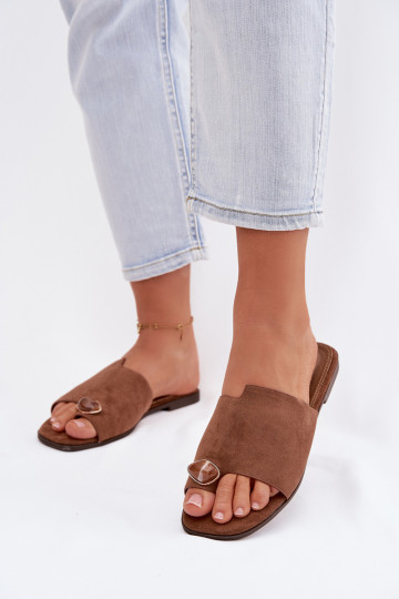 Pantofole basse da donna con dettagli decorativi in suede sintetico, color marrone, Selavine