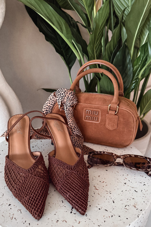 Sandali con elementi traforati e tacchi sottili color marrone "Hanelis"