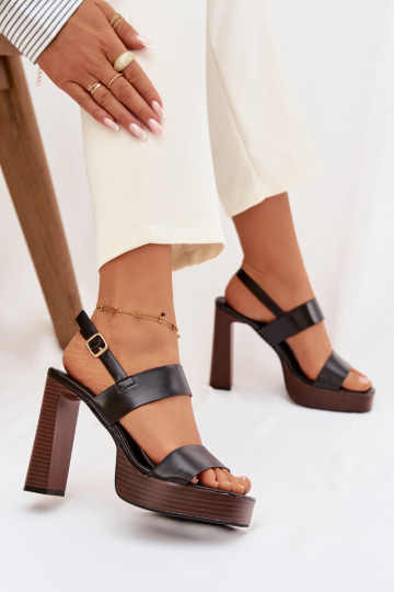 Sandali alti da donna con plateau in pelle sintetica color nero Hanelia