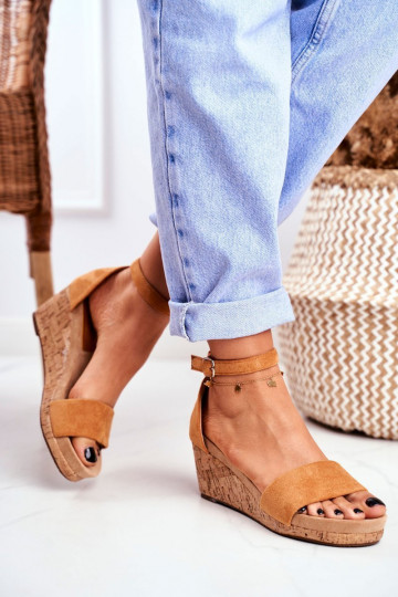 Sandali da donna Su un cuneo colore marrone DeverryMe