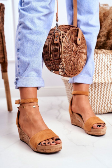 Sandali da donna Su un cuneo colore marrone DeverryMe 2