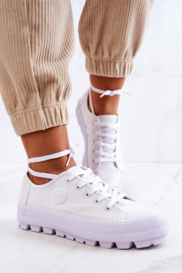 Scarpe da donna con una piattaforma BIG STAR JJ274488 Colore bianco