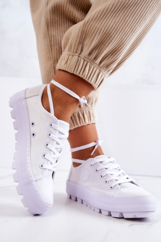 Scarpe da donna con una piattaforma BIG STAR JJ274488 Colore bianco