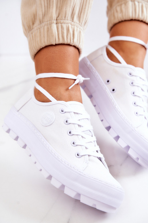 Scarpe da donna con una piattaforma BIG STAR JJ274488 Colore bianco