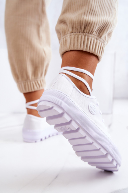 Scarpe da donna con una piattaforma BIG STAR JJ274488 Colore bianco