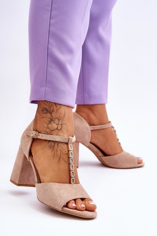 Eleganti tacchi alti in camoscio con gli occhi scintillanti beige Aniya