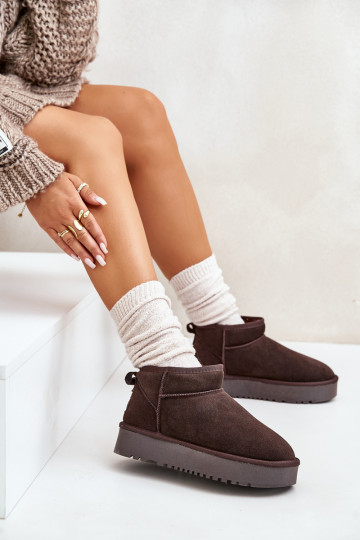 Pelle dalla pelle scamosciata Stivali da neve con una piattaforma colore marrone Nereviana