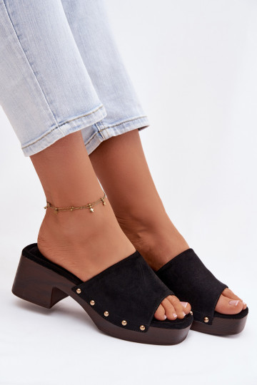 Pantofole da donna tipo clogs con spille dorate nere Davessa
