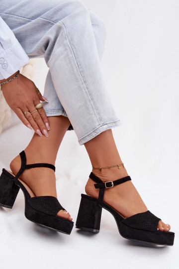 Sandali con tacco alto da donnain ecopelle scamosciatau colore nero Iserelle