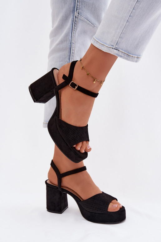 Sandali con tacco alto da donnain ecopelle scamosciatau colore nero Iserelle